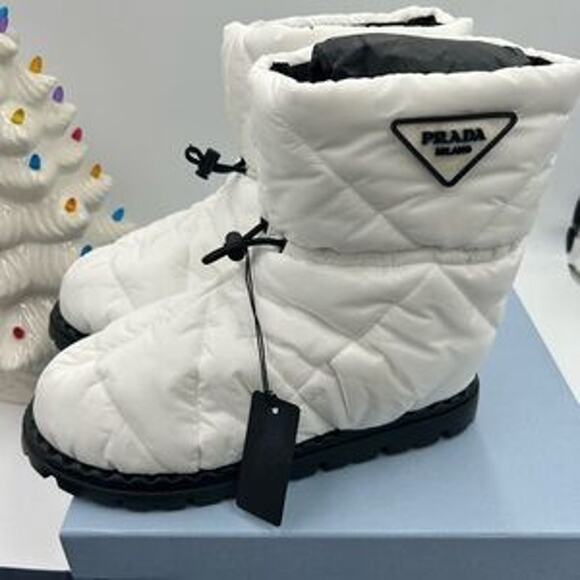Women's Prada quilted nylon snow boots size 39.5 made in Italy - Picture 2 of 10